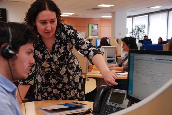 Aqualia pone en marcha sus números 900 para atender a los clientes